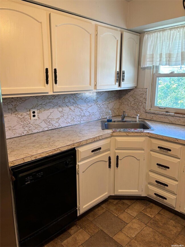 Building Photo - 97-2 159th Ave