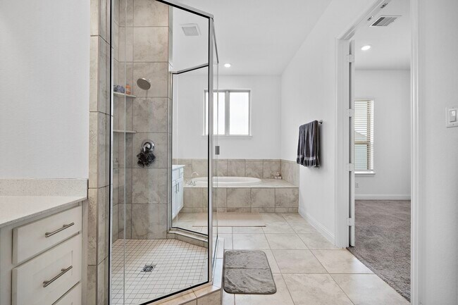 Building Photo - 11008 Mikula Dr