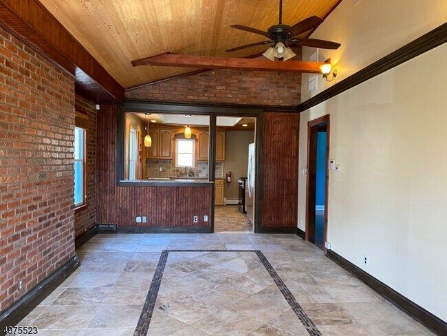 Foto del edificio - 1 Grey Rock Ave