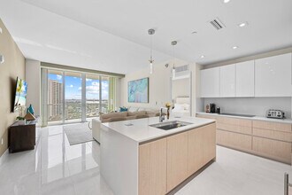 Building Photo - 3100 N Ocean Dr