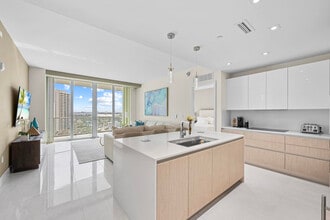 Building Photo - 3100 N Ocean Dr
