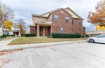 Building Photo - 2212 Canterbury Park Dr