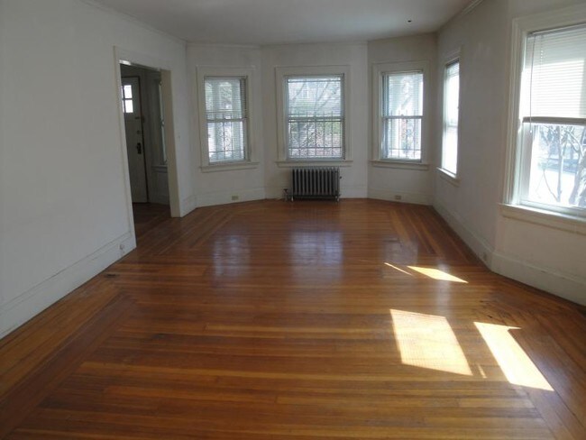Building Photo - Spacious 2 Bed in Hope Village