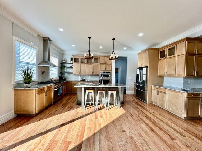 Foto del edificio - Luxury Home Incredible master suite Liberty Twp OH