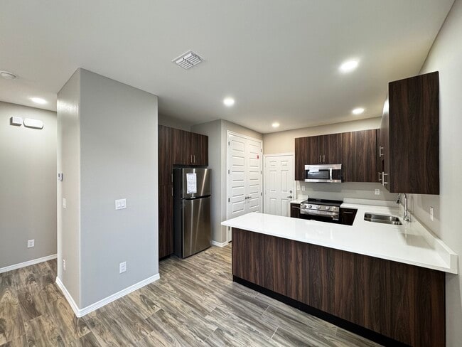 Building Photo - 4000 La Vista Ave