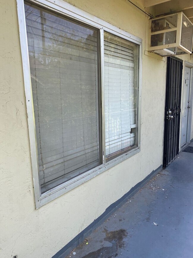 Foto del edificio - 1030 S Grant 7 Stockton CA 95206