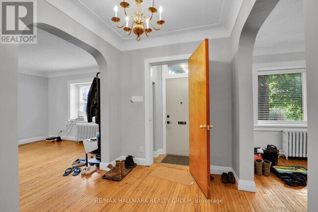 Building Photo - 310 Mona Ave