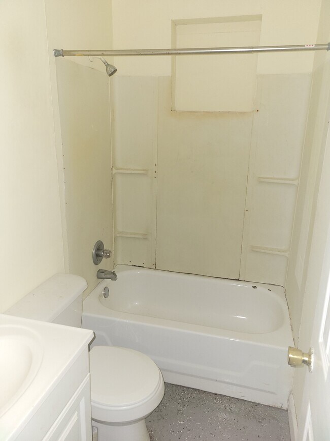 Building Photo - Pursley Court Apartments