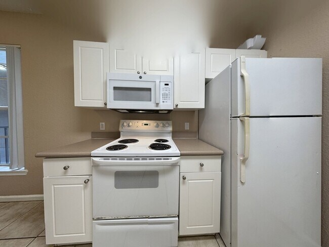 Foto del edificio - 9301 Crescent Loop Cir