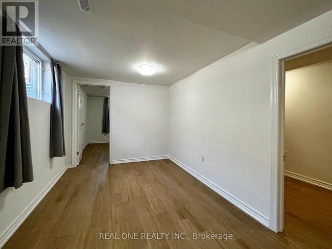 Building Photo - 3487 Ellengale Dr