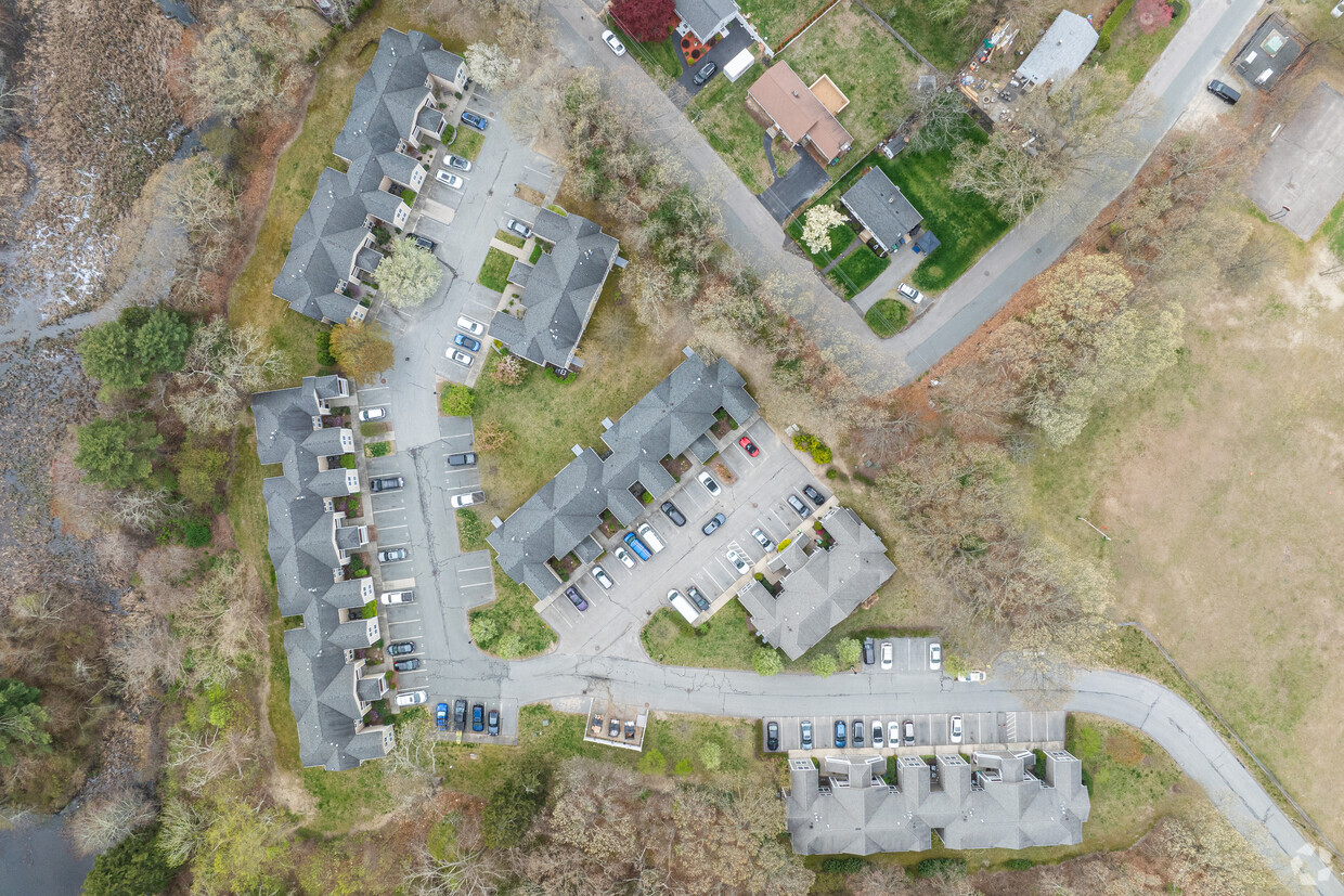 70 Turner St Warwick, RI 02886-3600 - Forest Pond Condominiums