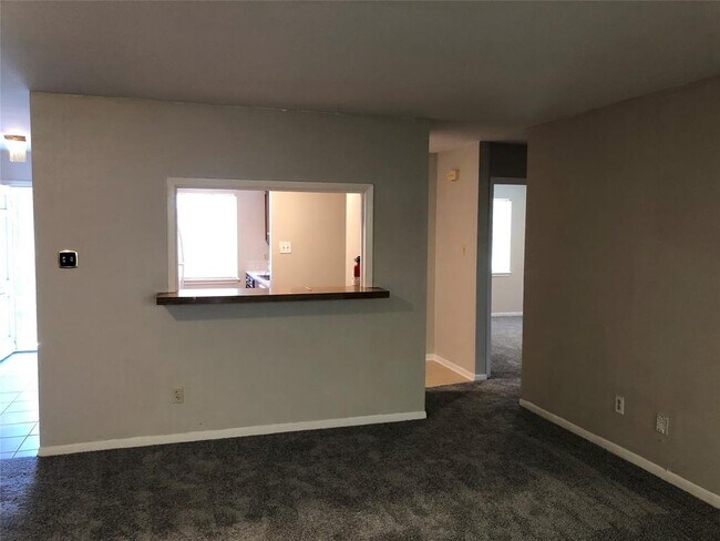 Foto del edificio - 5810 Clarewood Dr