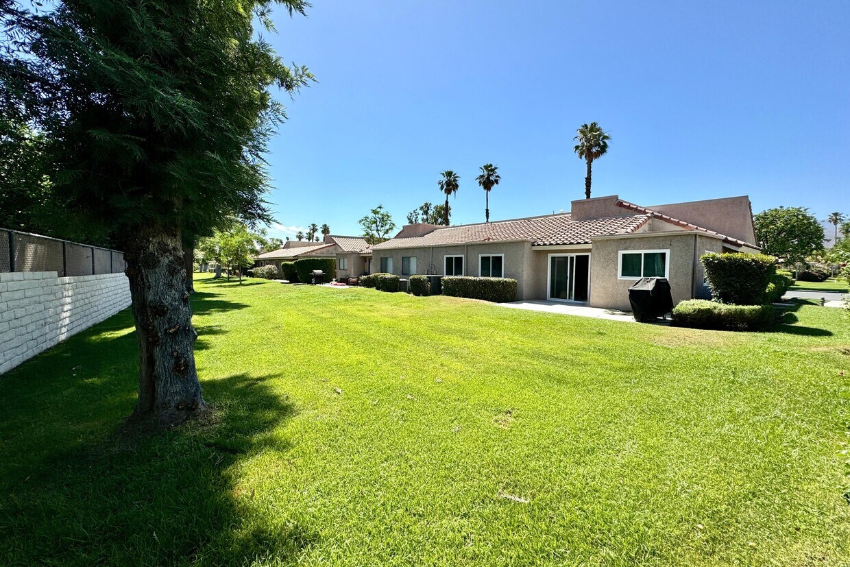 Primary Photo - 74880 San Simeon Dr