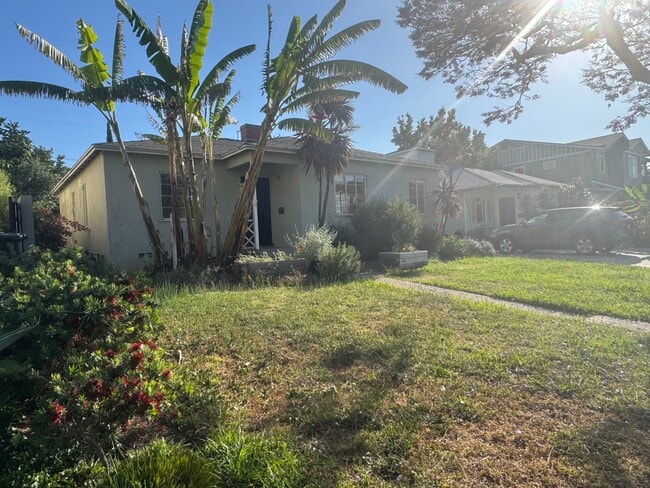 Foto del edificio - 3247 Mountain View Ave