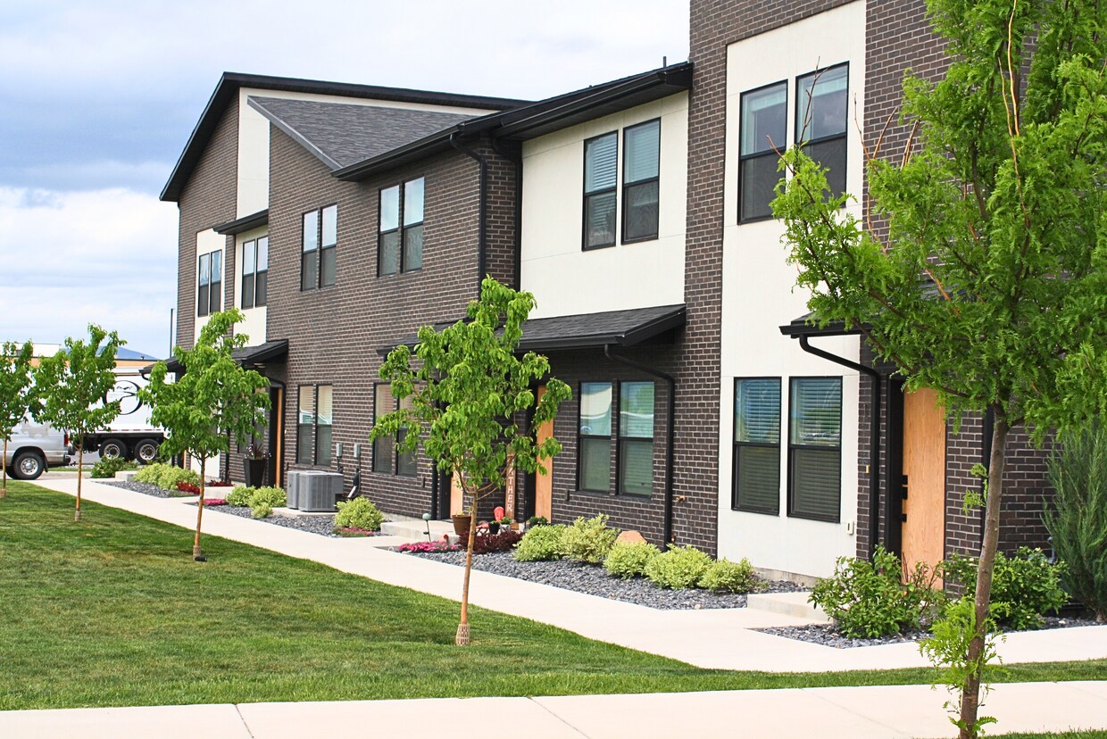 Primary Photo - 27 N Gateway Dr
