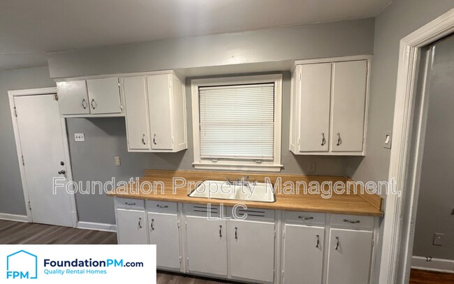Building Photo - 5262 Cottonwood Rd