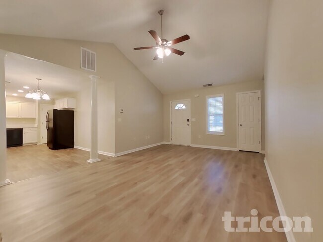 Foto del edificio - 383 Pleasant Forest Dr