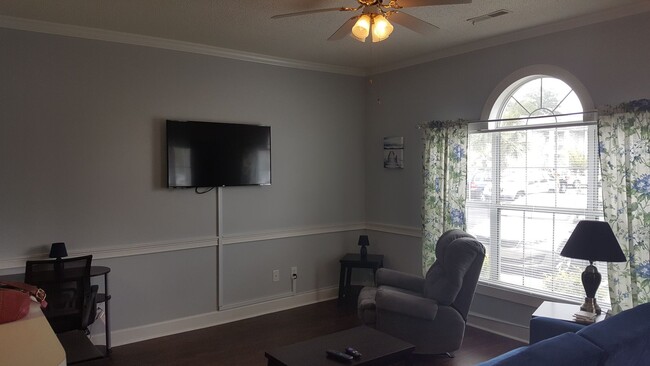 Building Photo - Beautiful 1st floor 1 bedroom Condo Myrtle...