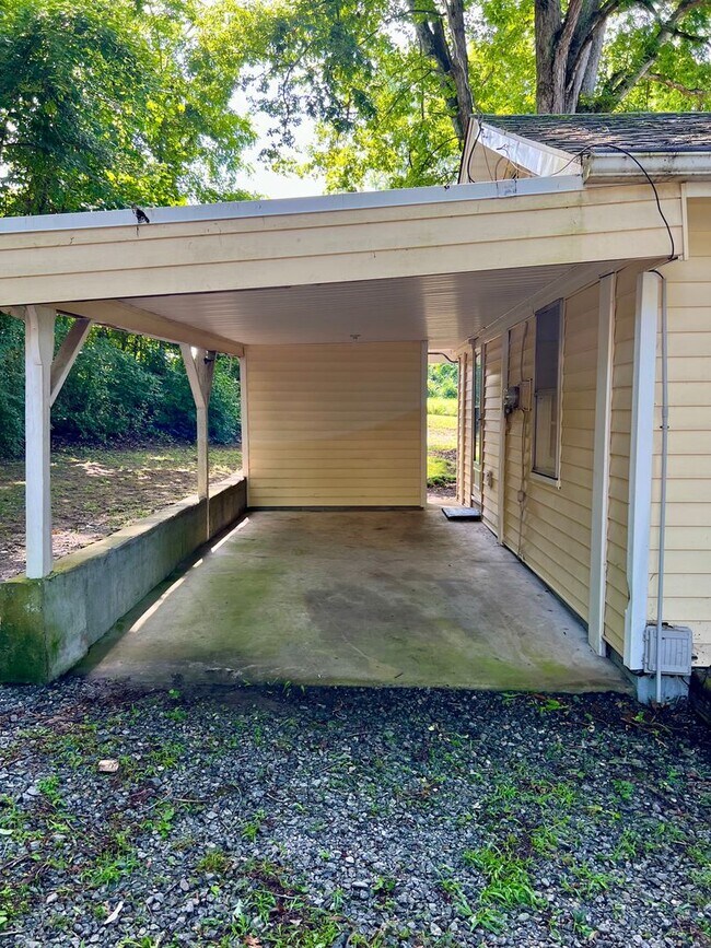 Foto del edificio - 1 Bedroom House in Hendersonville!