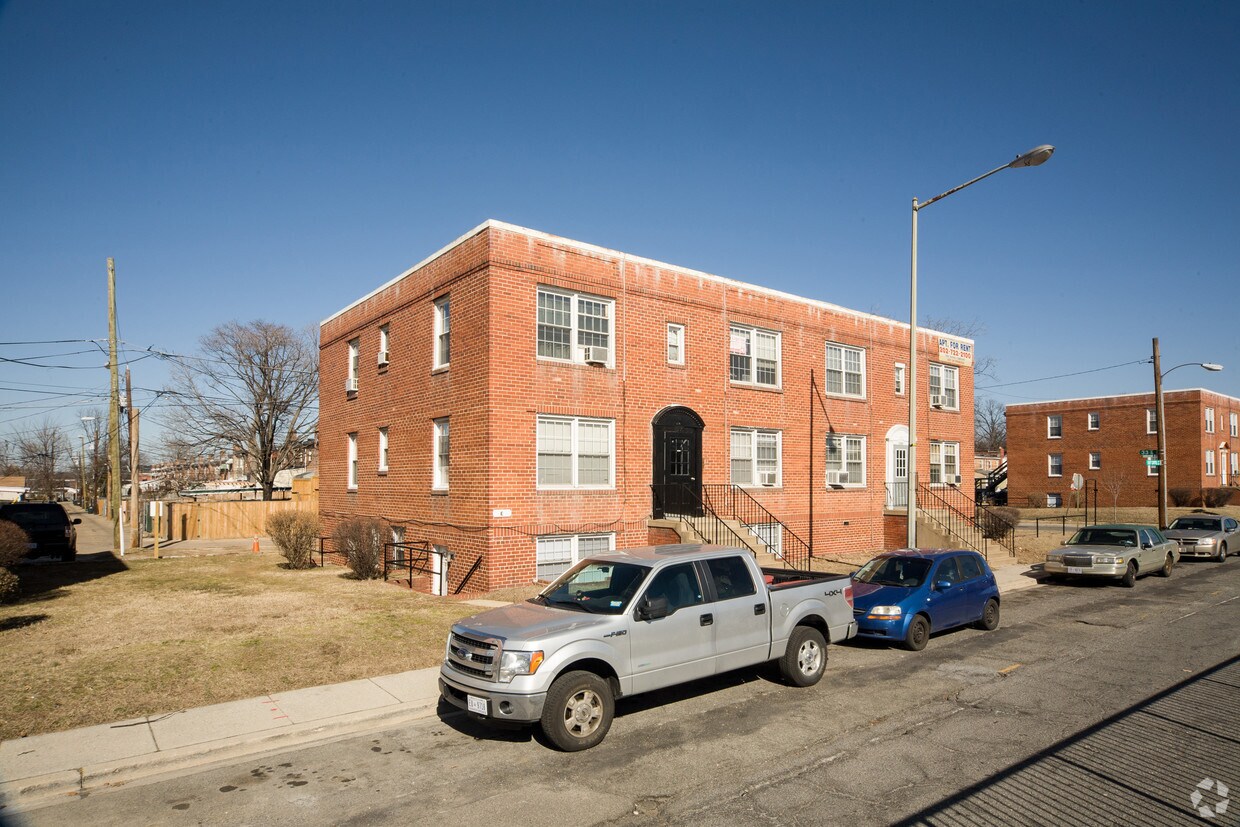 Primary Photo - 3206-3208 E Capitol St NE