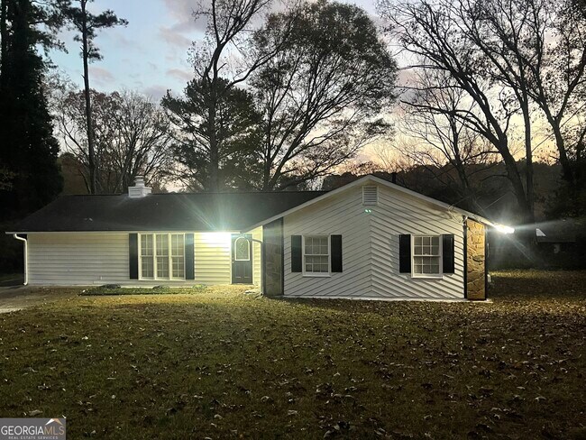 Building Photo - 1233 Woodland Ct SE