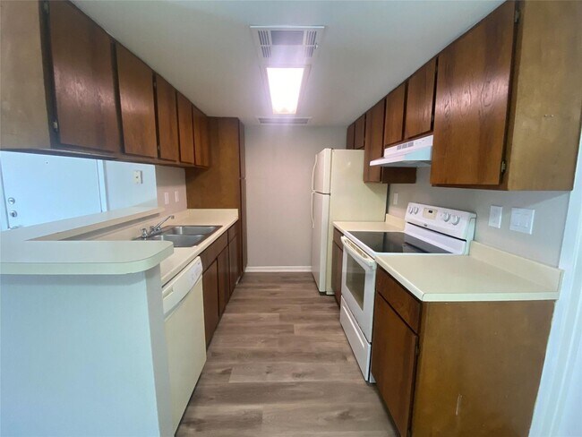 Building Photo - 12905 Woodforest Blvd