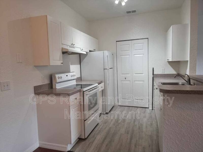 Foto principal - 830 Grand Regency Pointe