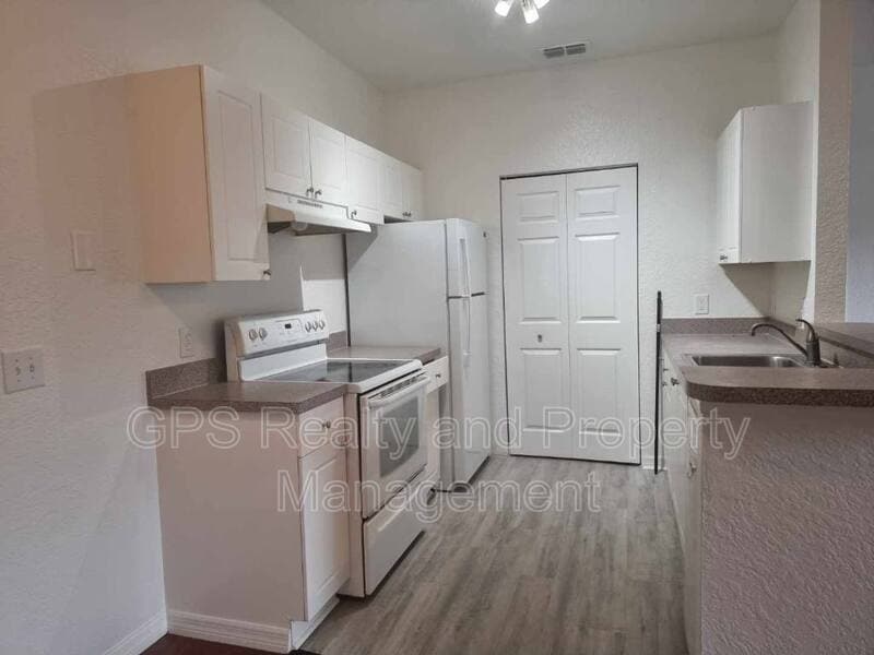Primary Photo - 830 Grand Regency