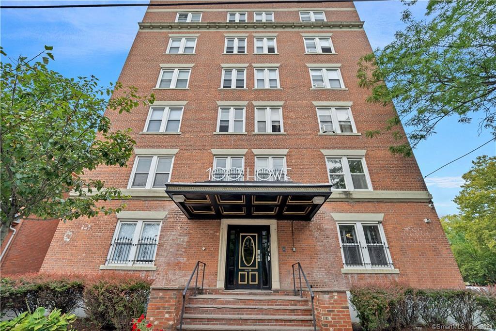 Primary Photo - 100 Howe St