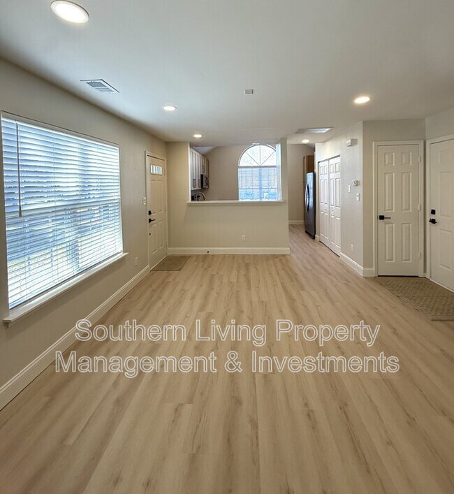 Building Photo - 8811 Roseton Ln