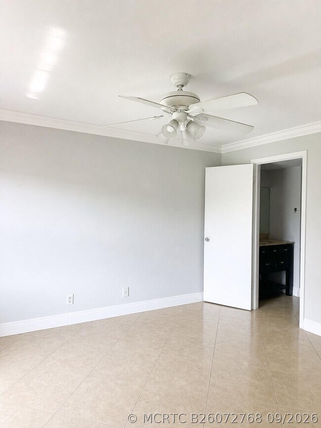 Building Photo - 6716 Palmetto Cir S