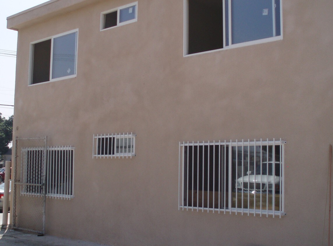 Primary Photo - 5875 S Figueroa St