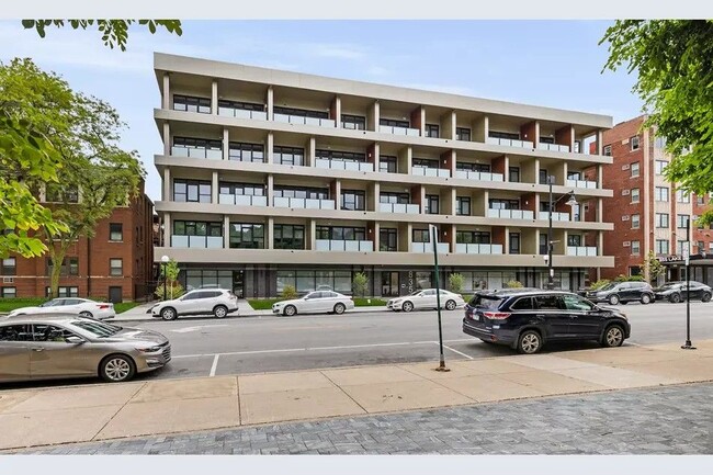 Building Photo - 835 Lake St