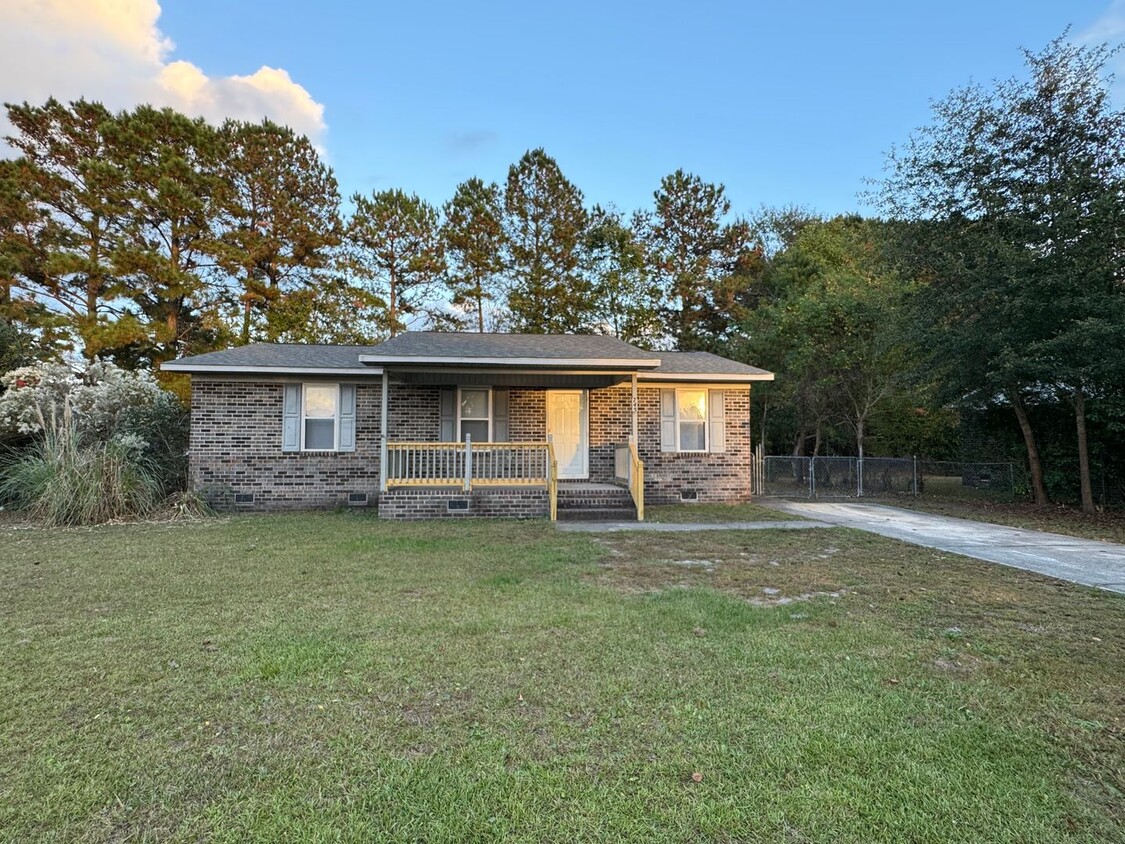 Primary Photo - Conway - 3 Bedroom / 1 Bathroom Home