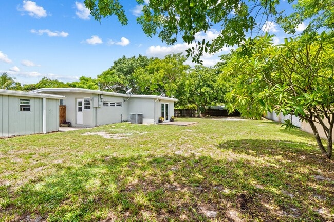 Building Photo - 5801 NW 18th Ct
