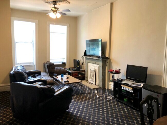Foto del edificio - 2032 N Bissell St