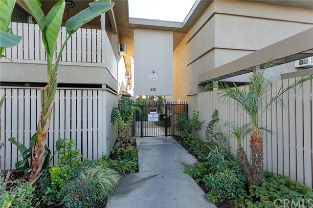 Building Photo - 530 E Cypress St