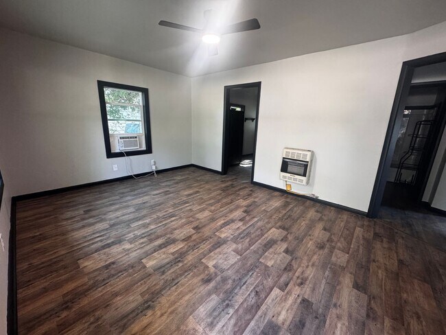 Foto del edificio - 1222 B St SE