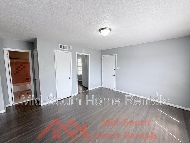 Building Photo - 3969 Southlawn Ave