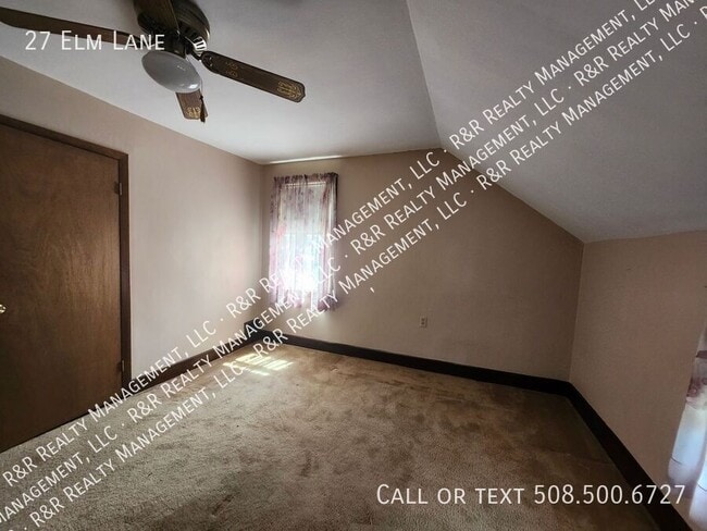 Building Photo - 27 Elm Ln