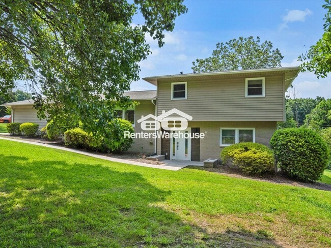 Building Photo - 245 Enwood Dr