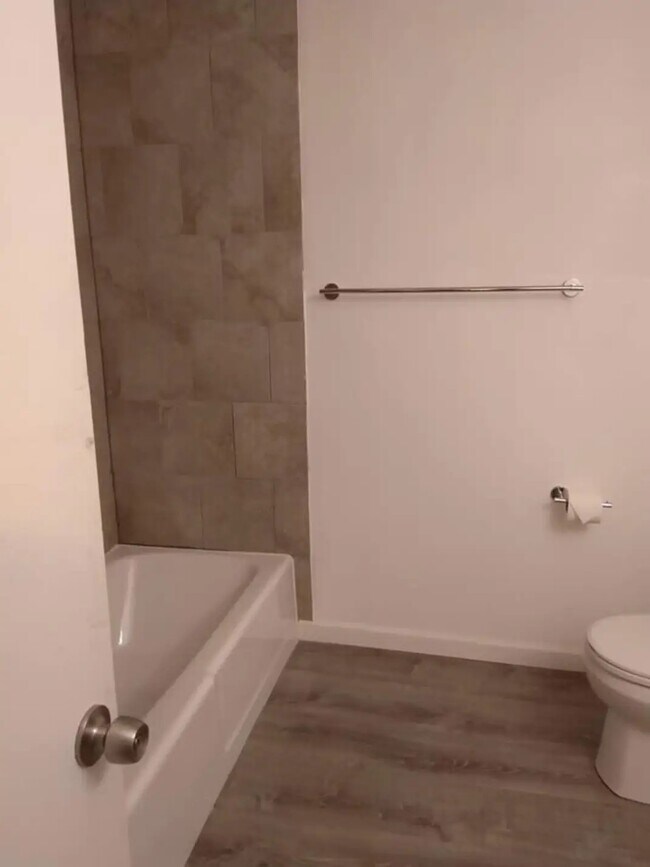 Foto del edificio - 504 Houma Blvd