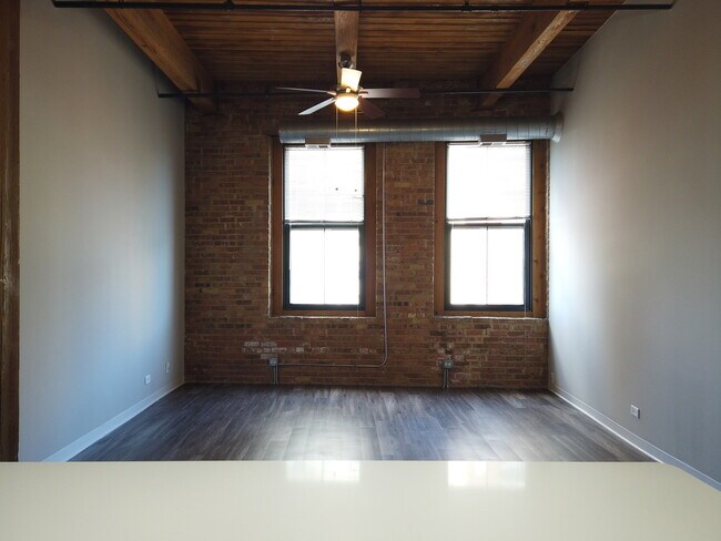 Building Photo - 1545 S State St
