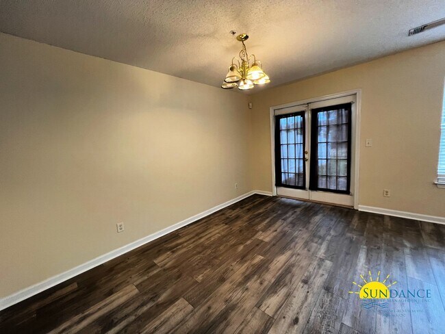 Building Photo - Spacious 3 Bedroom In Crestview!