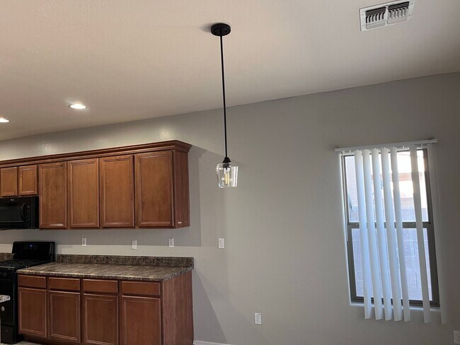 Foto del edificio - 5 bed 3 bath 3 car garage in San Tan Valley