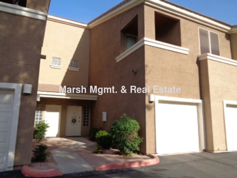 Foto principal - Very nice 2 bedroom condo in Mesa in a gat...