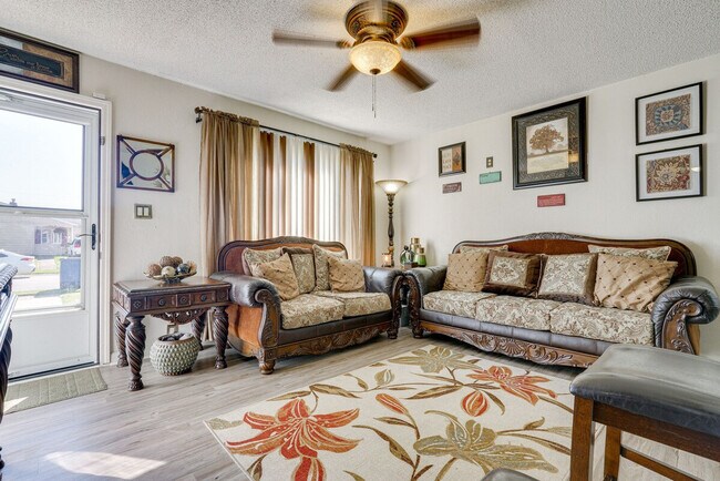 Building Photo - 1111 E Grant St