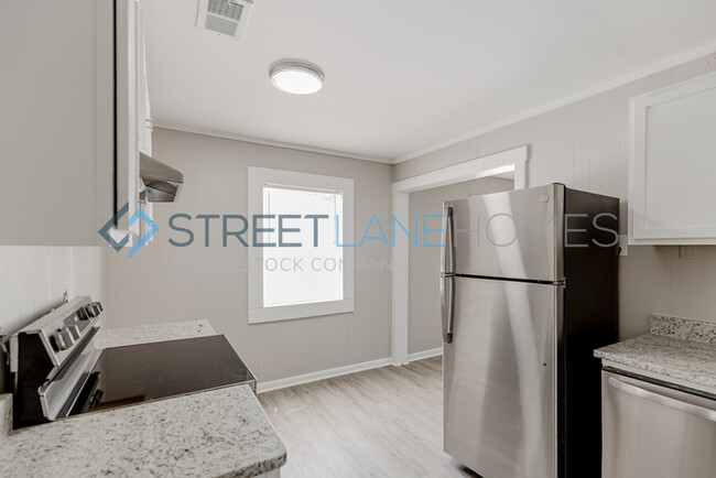 Foto del edificio - NOW OFFERING $250 OFF FIRST FULL MONTH IF ...