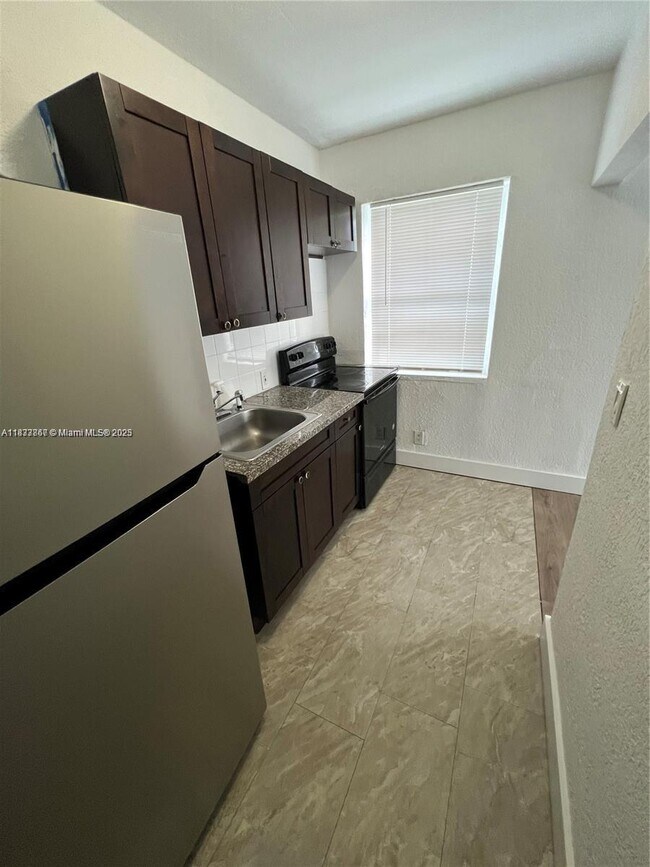 Foto del edificio - 850 81st St