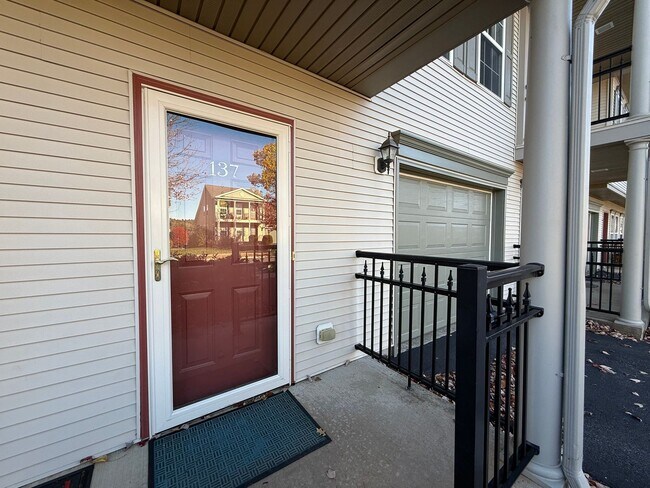 Foto del edificio - Three Bedroom Condo in Tradition Point